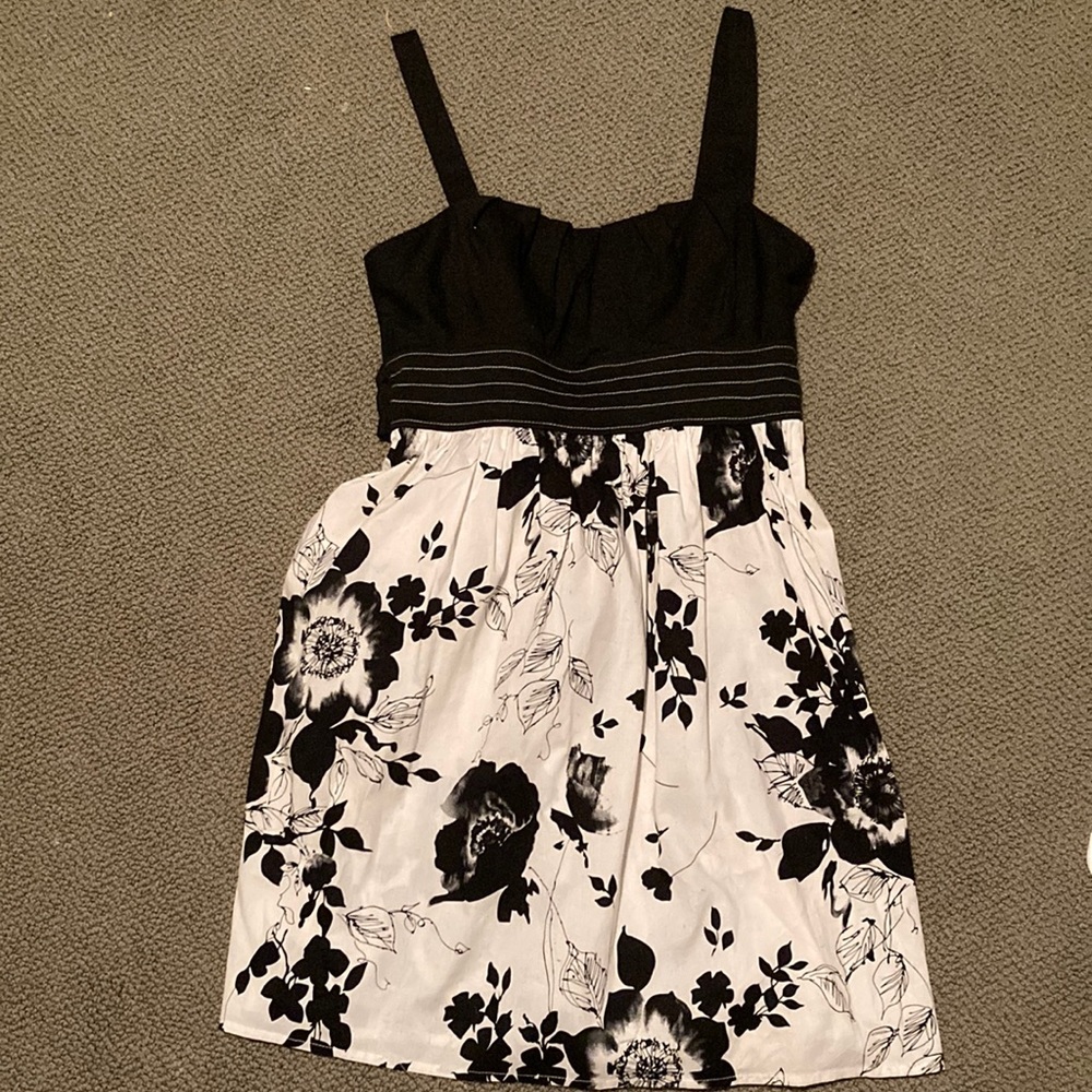 Three triangles black and white floral cocktail dress